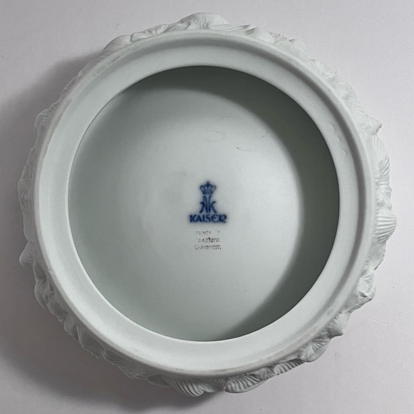 AK KAISER White Bisque SHELL ASHTRAY / 1970’s WEST GERMANY / Raised SEASHELLS - Picture 6 of 9